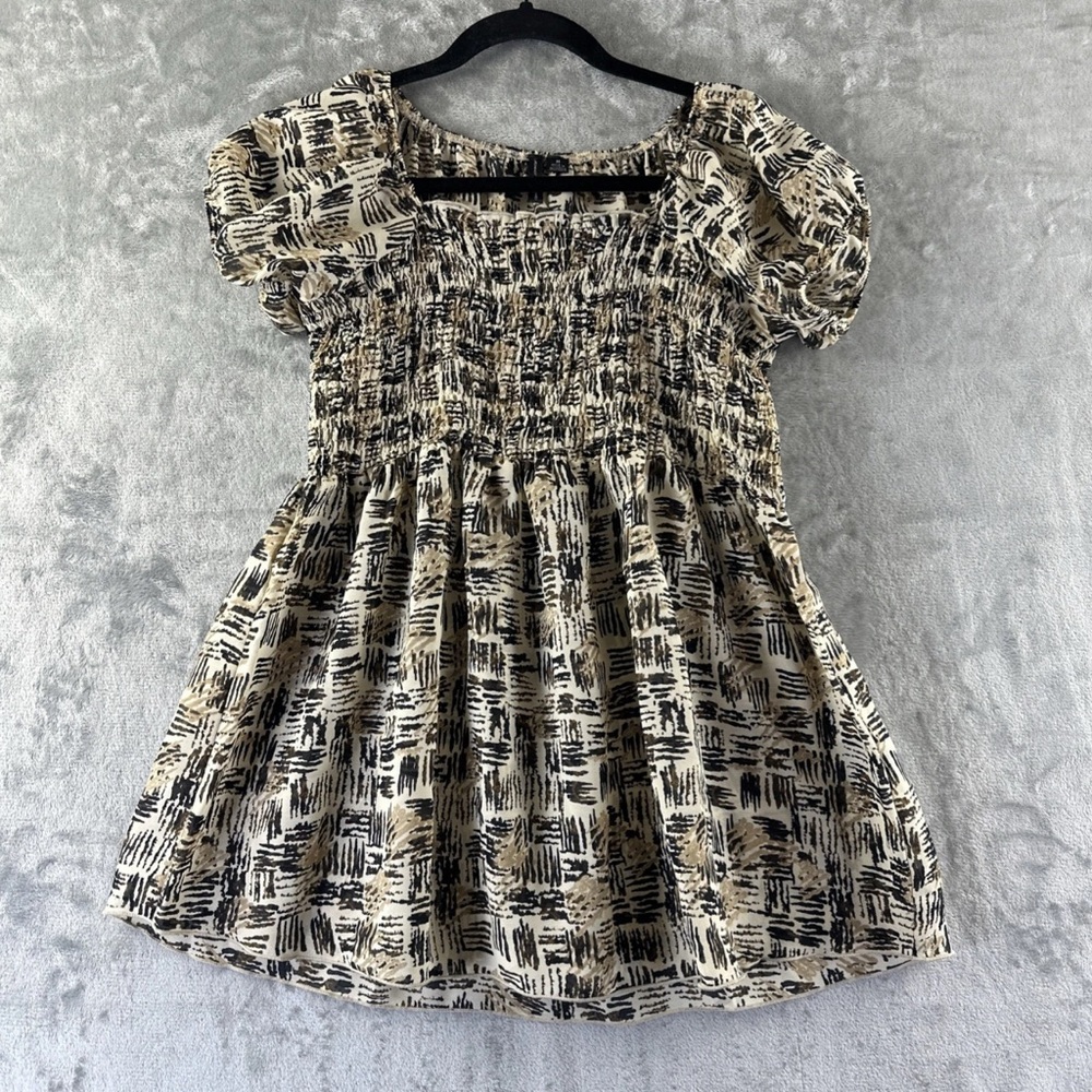 Jennifer Lloyd Blouse Women’s M Tan Brown Black Geometric Pattern.